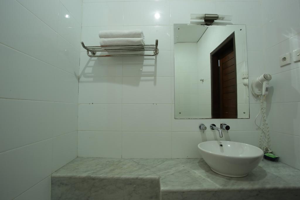 Hotel Reddoorz @ Pantai Cemara Sanur Exterior foto
