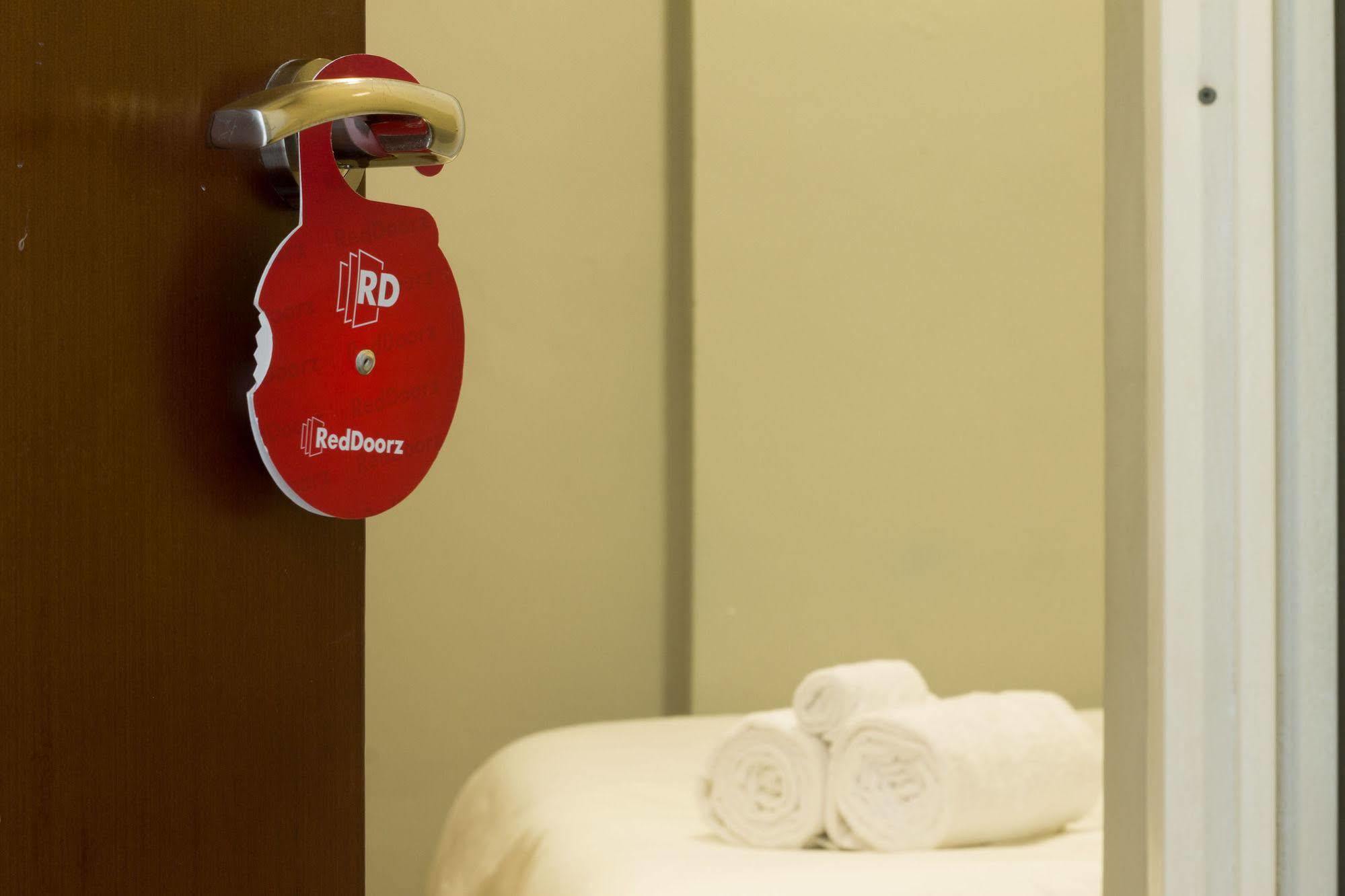 Hotel Reddoorz @ Pantai Cemara Sanur Exterior foto